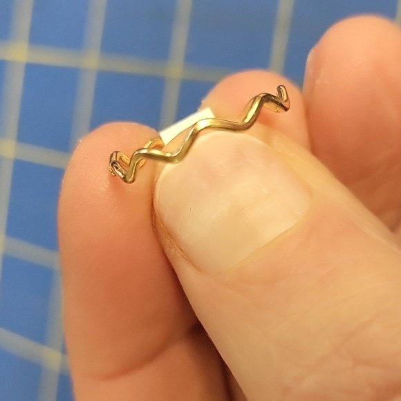 Wave Gold Tone Ring Size 7 - Picture 4 of 4